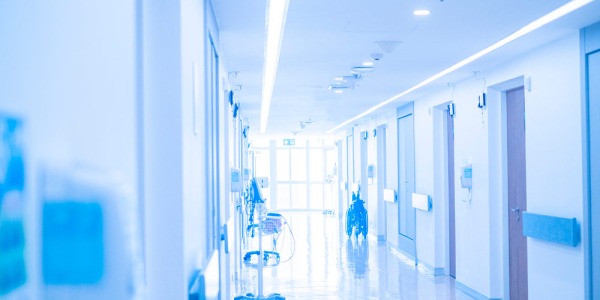 Iluminación en hospitales: Beneficios y Claves para una Eficiencia Óptima