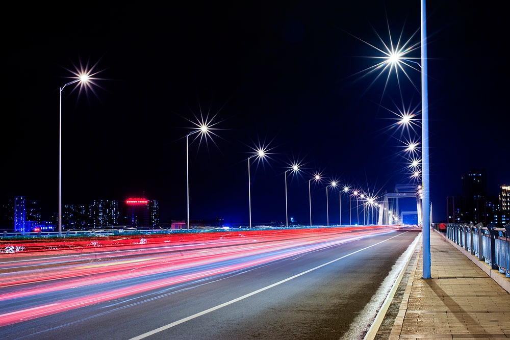 Iluminación urbana: Ventajas de la tecnología LED para iluminar parques públicos, plazas y espacios públicos
