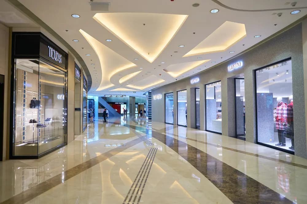Iluminación para Centros Comerciales: Claves para el éxito y atractivo de tus espacios